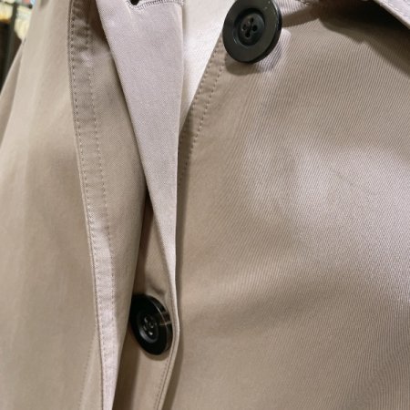 소매 배색 트렌치 코트