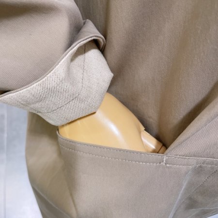 소매 배색 트렌치 코트