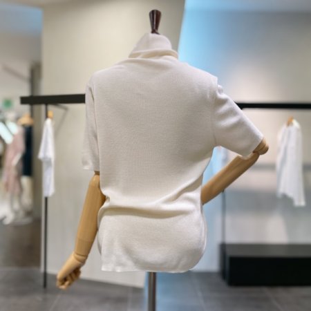 하프넥 반팔 니트