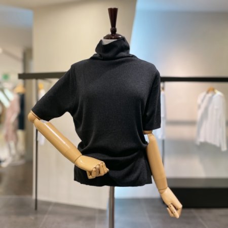 하프넥 반팔 니트