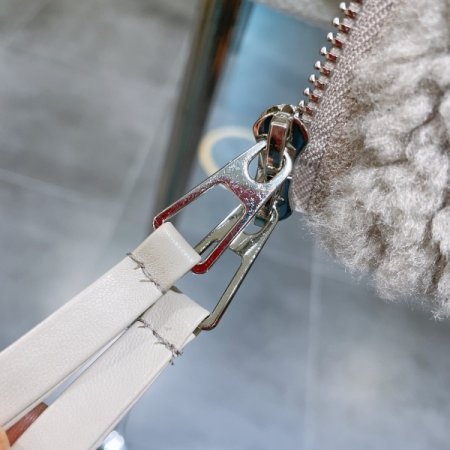 플러피 퍼 집업 조끼