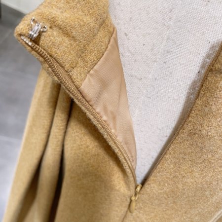 플리츠 미디 스커트