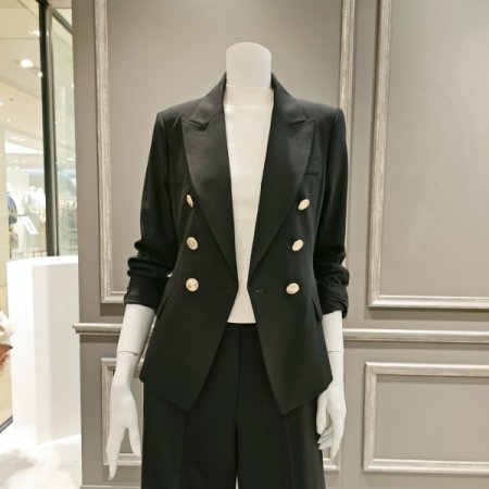 더블 버튼 정장 자켓
