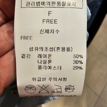 금장단추 반팔 니트