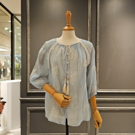 테슬 리본 자수 블라우스