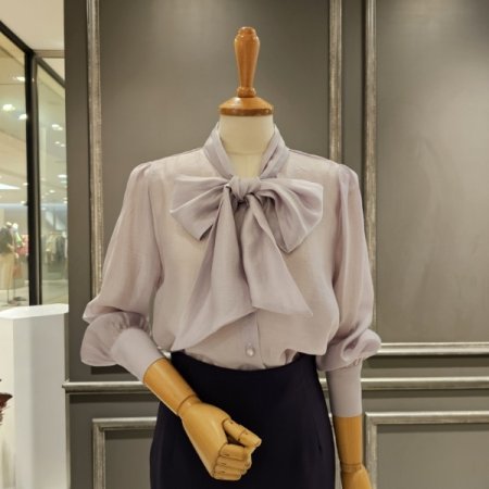 리본 블라우스