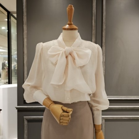 리본 블라우스