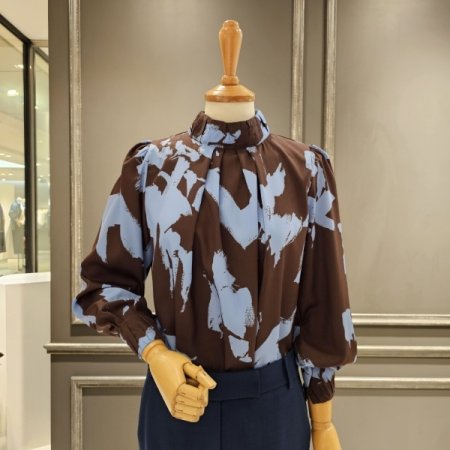 넥주름 프린팅 블라우스