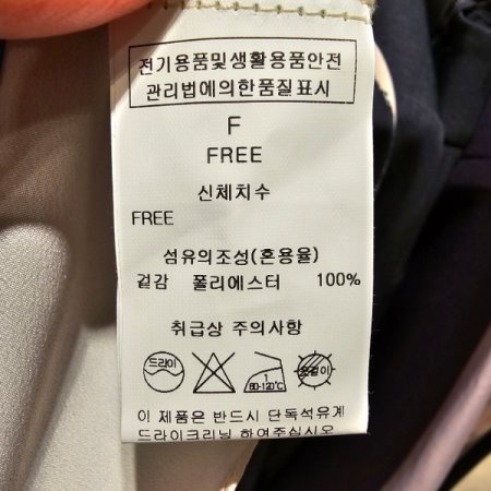 넥주름 프린팅 블라우스