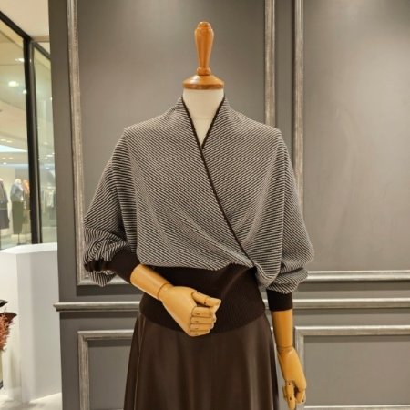 랩스타일 스트라이프 니트