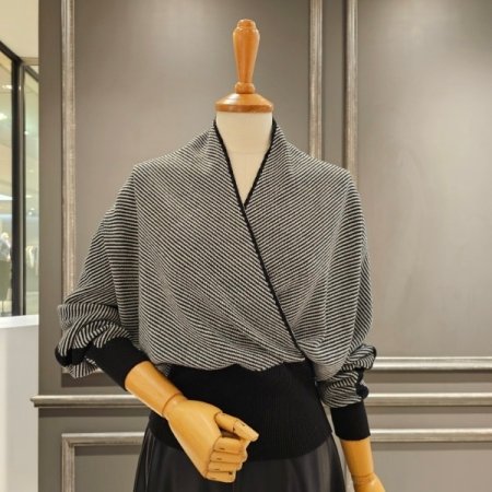 랩스타일 스트라이프 니트