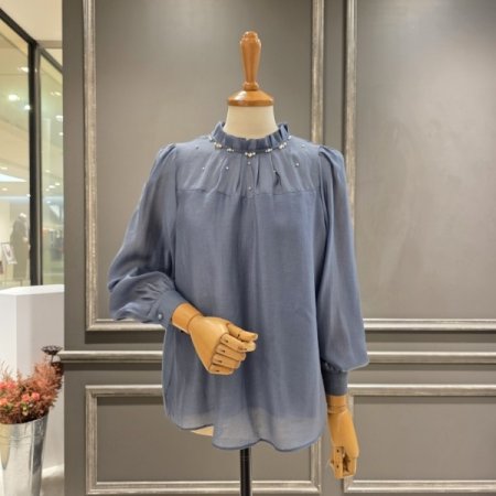 넥주름 진주 장식 블라우스