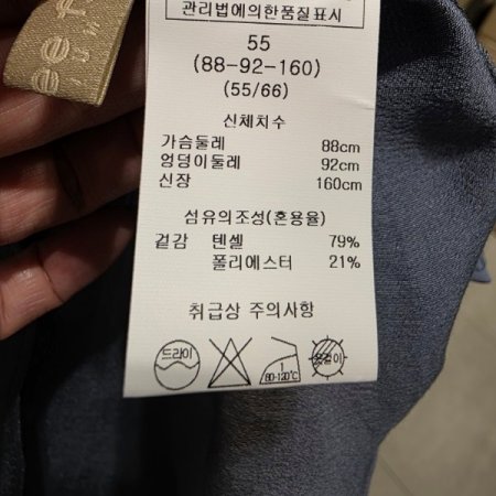 넥주름 진주 장식 블라우스