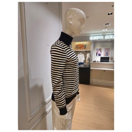 줄무늬 터틀넥 풀오버 니트