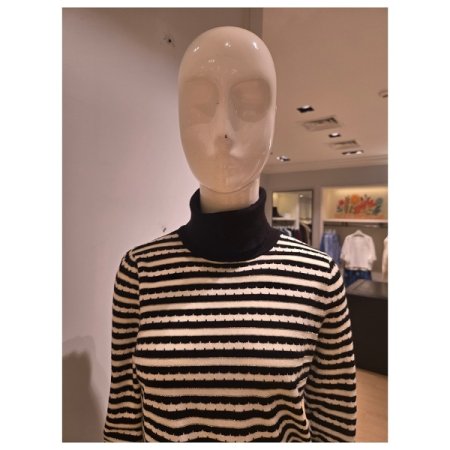 줄무늬 터틀넥 풀오버 니트