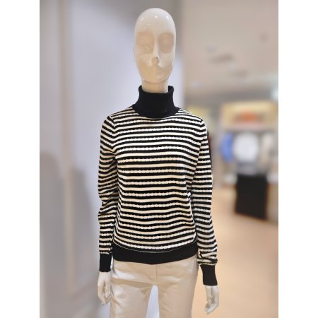 줄무늬 터틀넥 풀오버 니트