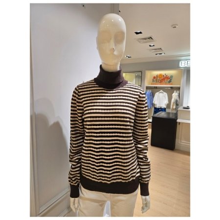 줄무늬 터틀넥 풀오버 니트