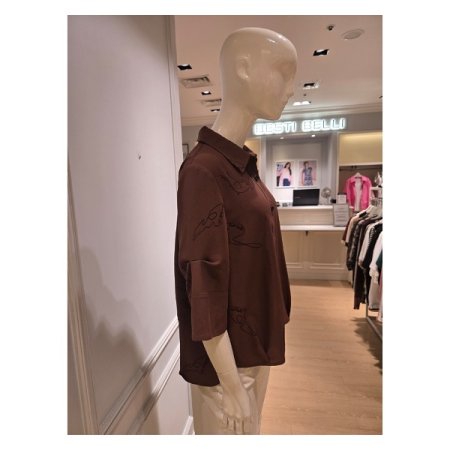 레터링 언발 카라 블라우스