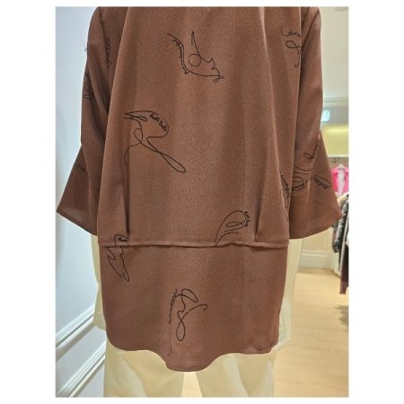 레터링 언발 카라 블라우스