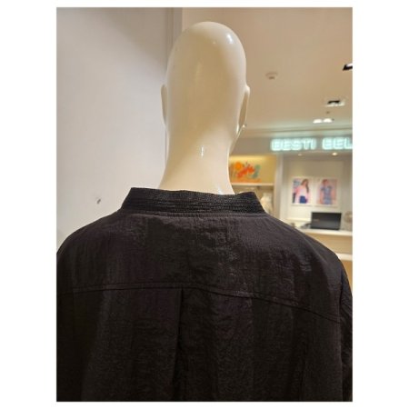 배색 하이넥 밴딩 블라우스