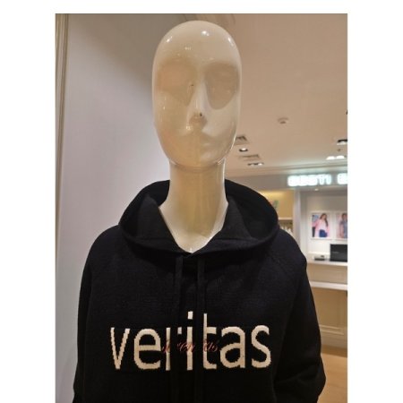 레터링 후드 풀오버 니트