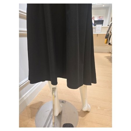 핀턱 절개 플레어 스커트