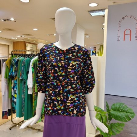 도트 브이넥 블룬 탑