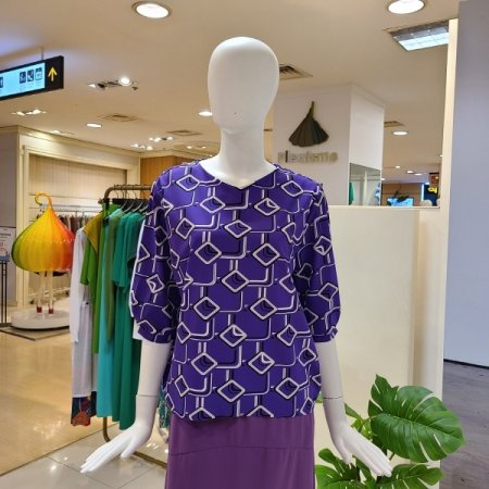 지오 브이넥 블룬 탑