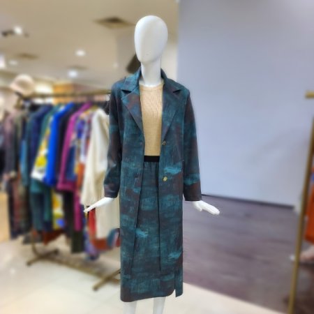 오로라트렌치코트