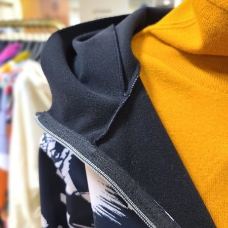 프린트후드넥점퍼