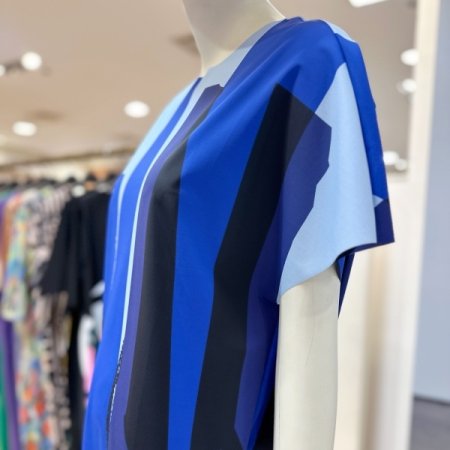 기하학보더 라운드넥 롱 드레스