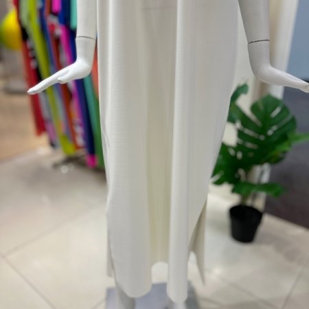 라인 포인트 브이넥 롱 드레스