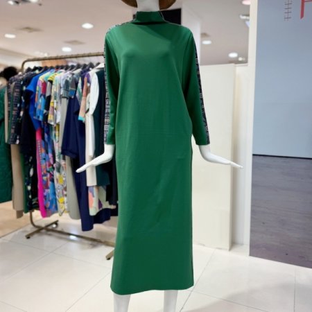 라인 포인트 모크넥 드레스