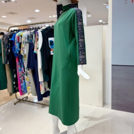 라인 포인트 모크넥 드레스