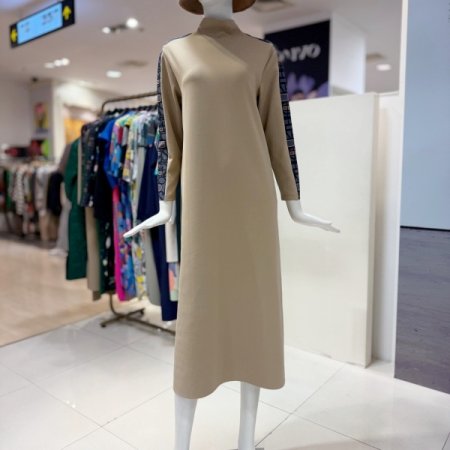 라인 포인트 모크넥 드레스