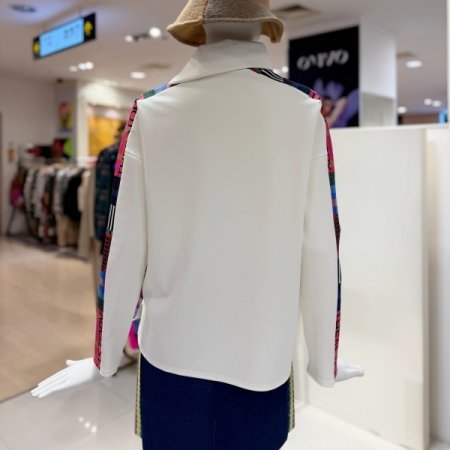 라인 포인트 터틀넥 탑