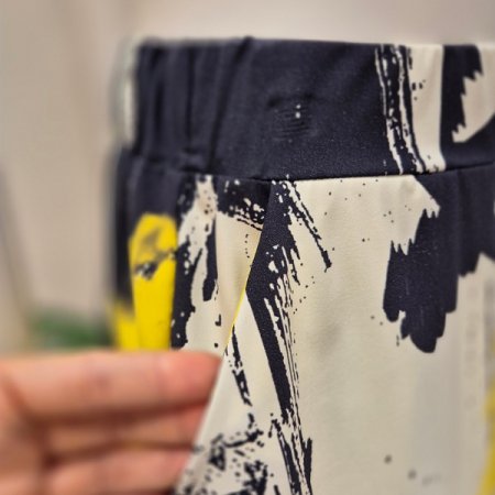 추상터치 플레어 스커트