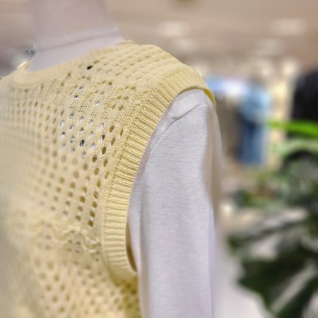 민소매펀칭니트조끼