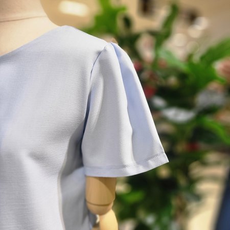 앞단추반팔블라우스