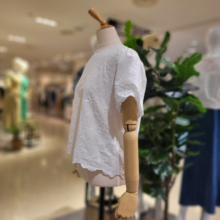 볼륨소매자수반팔블라우스