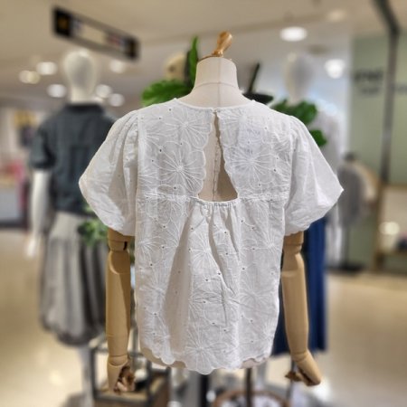 볼륨소매자수반팔블라우스