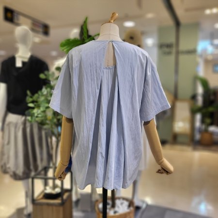 뒷절개포인트박시블라우스