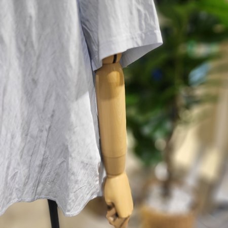 뒷절개포인트박시블라우스