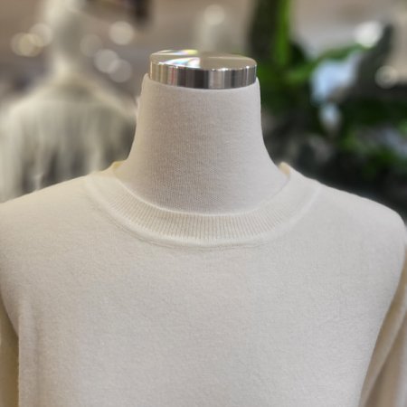 라운드넥겨울베이직니트티