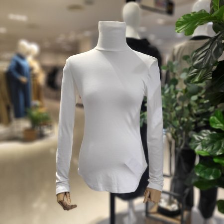 도톰긴목폴라티셔츠