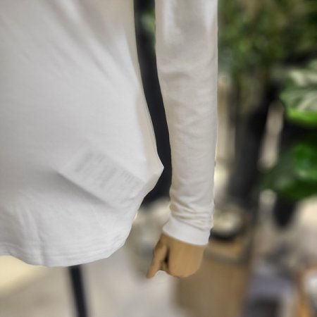 도톰긴목폴라티셔츠