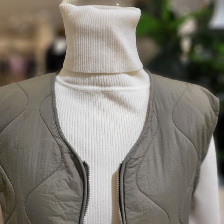 라운드넥누빔패딩조끼