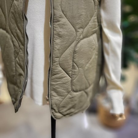 라운드넥누빔패딩조끼