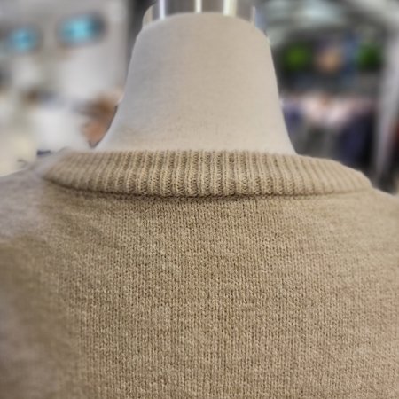 라운드넥레터링긴팔니트티