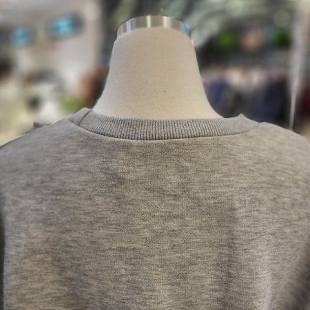 홀리데이기본맨투맨티